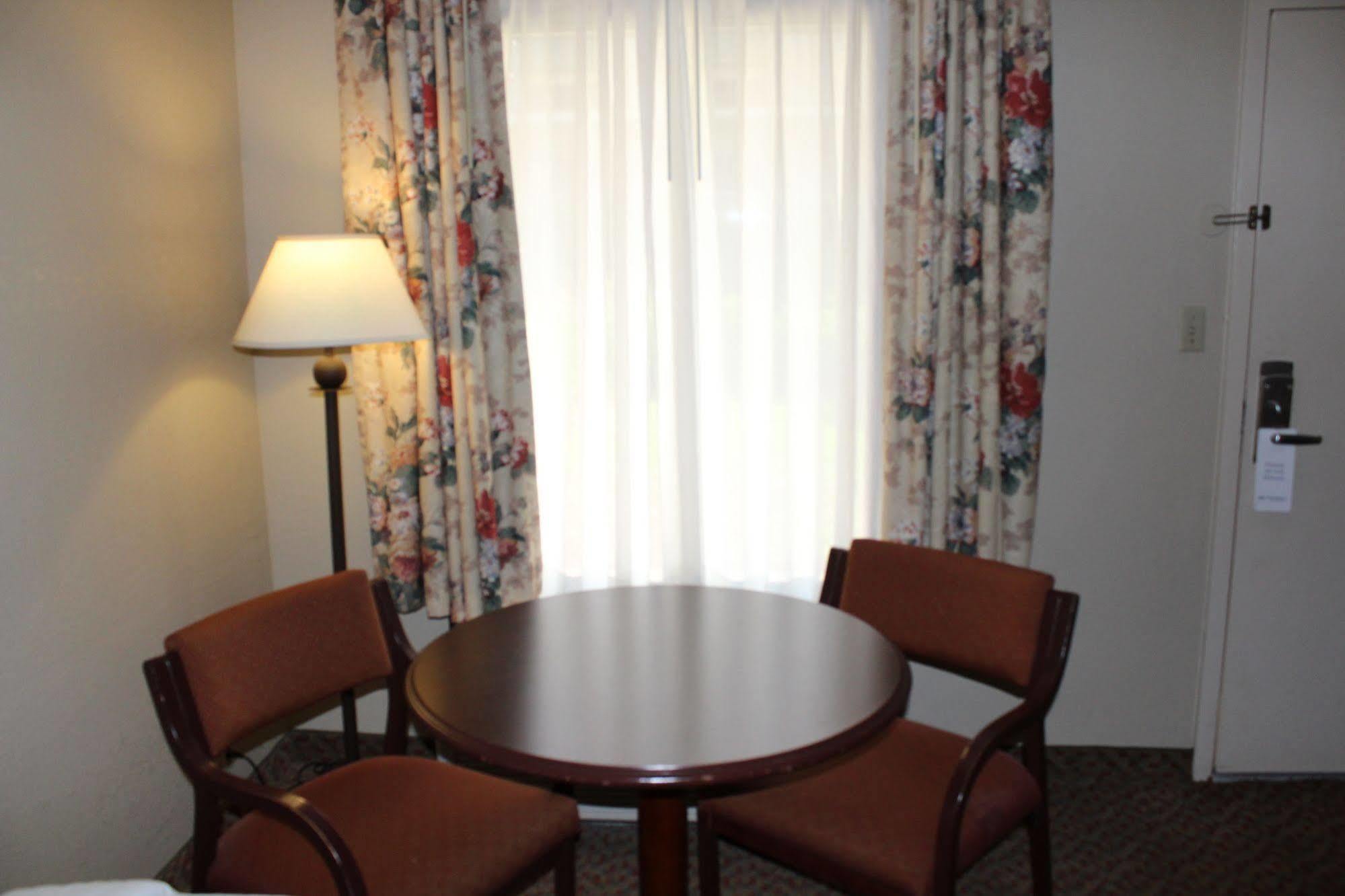 Surestay Plus Hotel By Best Western Southern Pines Pinehurst Ngoại thất bức ảnh