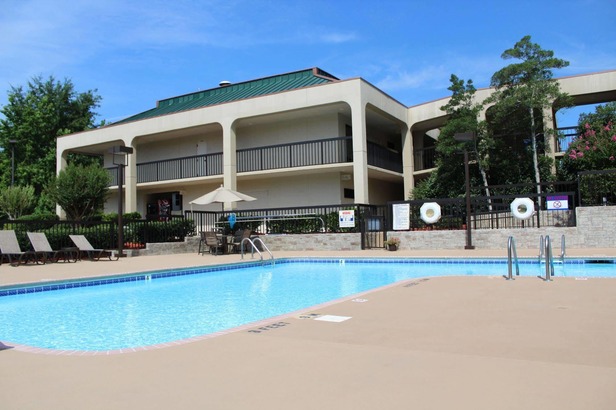 Surestay Plus Hotel By Best Western Southern Pines Pinehurst Ngoại thất bức ảnh
